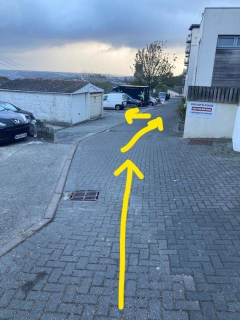 Sea Views With Large Deck One Bedroom Very Close To Beach And Town Newquay  Exterior photo